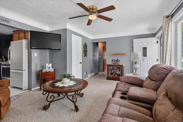 1129 Maxine Avenue, Waterloo, IA 50701
