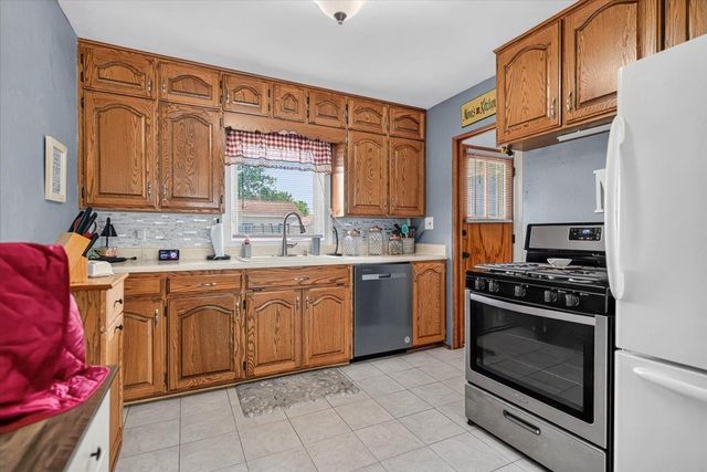 1129 Maxine Avenue, Waterloo, IA 50701