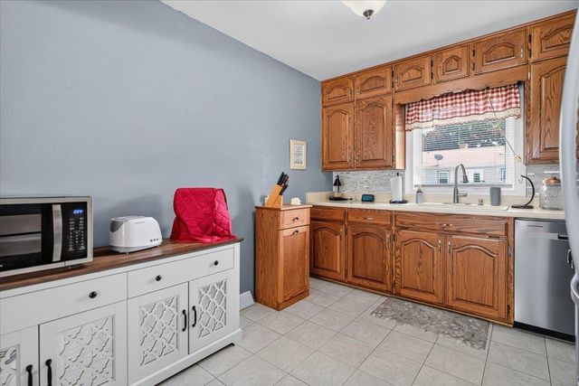1129 Maxine Avenue, Waterloo, IA 50701
