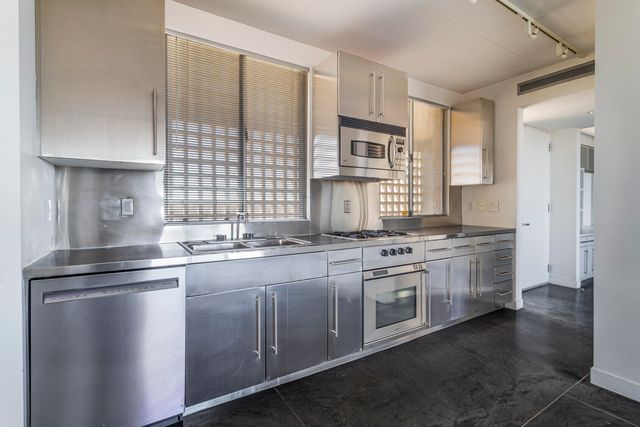 600 Alcalde Place SW 7B, Albuquerque, NM 87104