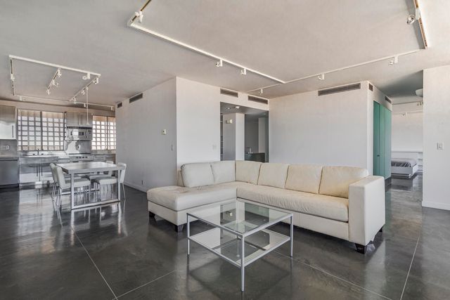 600 Alcalde Place SW 7B, Albuquerque, NM 87104