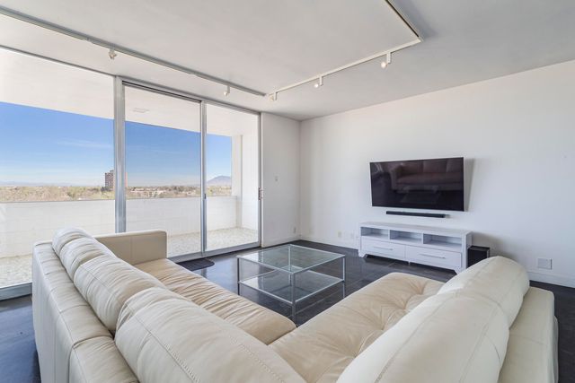 600 Alcalde Place SW 7B, Albuquerque, NM 87104