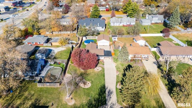 611 W Forest Lawn Avenue, Peoria, IL 61615