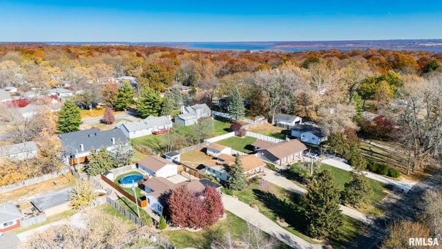 611 W Forest Lawn Avenue, Peoria, IL 61615