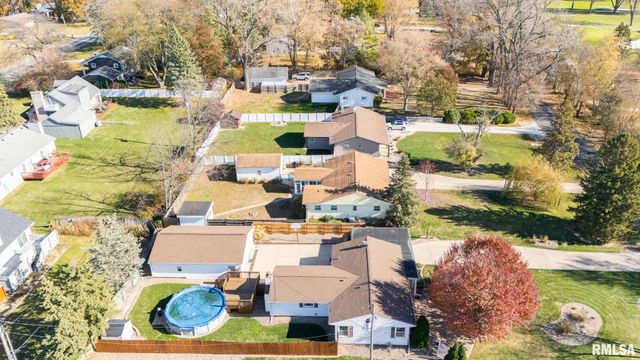 611 W Forest Lawn Avenue, Peoria, IL 61615