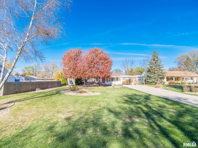 611 W Forest Lawn Avenue, Peoria, IL 61615