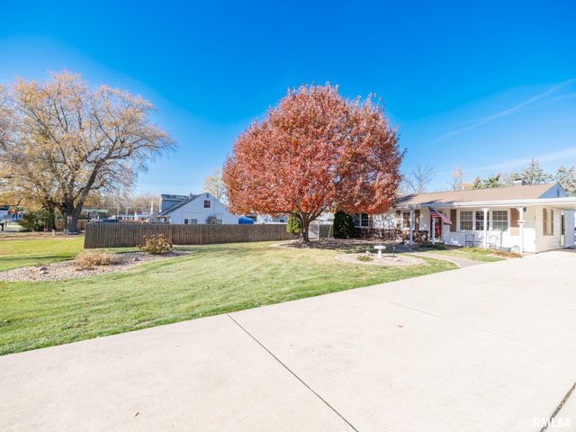 611 W Forest Lawn Avenue, Peoria, IL 61615