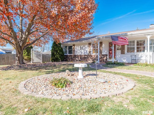 611 W Forest Lawn Avenue, Peoria, IL 61615