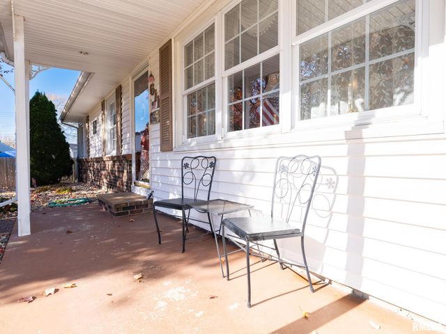 611 W Forest Lawn Avenue, Peoria, IL 61615