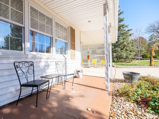 611 W Forest Lawn Avenue, Peoria, IL 61615