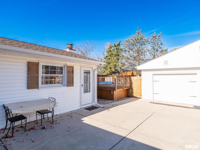 611 W Forest Lawn Avenue, Peoria, IL 61615