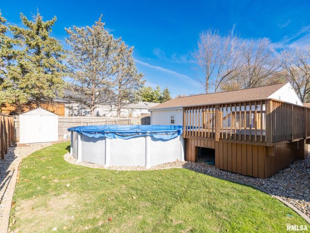 611 W Forest Lawn Avenue, Peoria, IL 61615