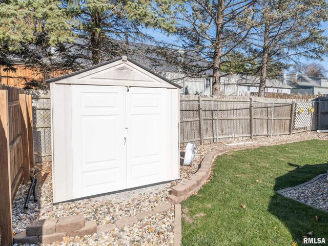 611 W Forest Lawn Avenue, Peoria, IL 61615