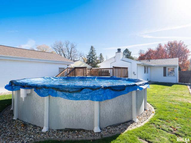 611 W Forest Lawn Avenue, Peoria, IL 61615