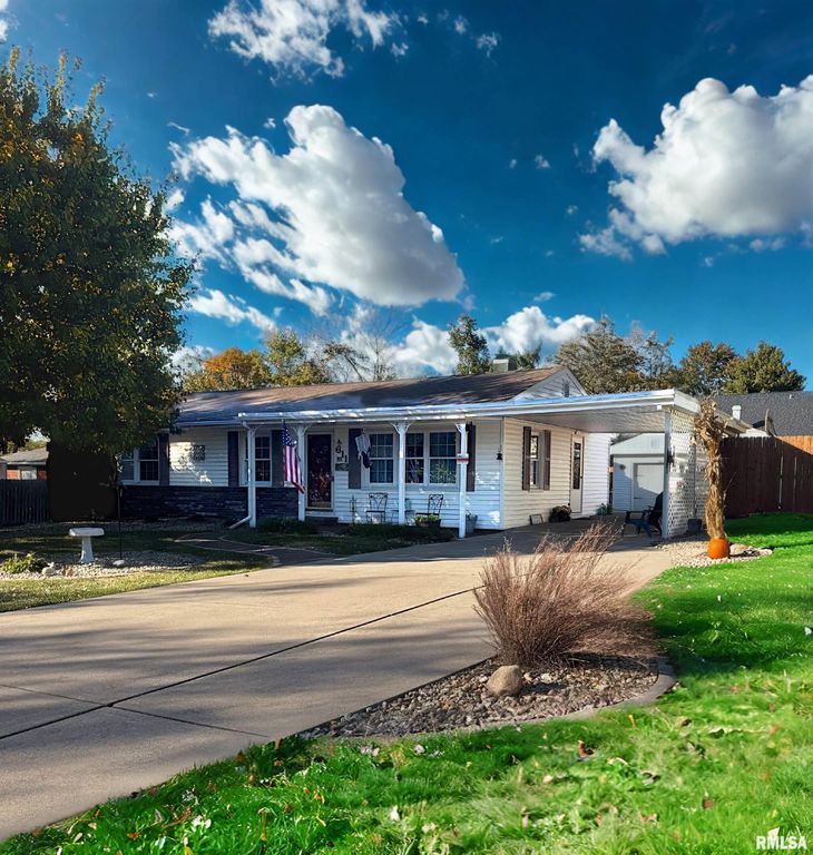611 W Forest Lawn Avenue, Peoria, IL 61615