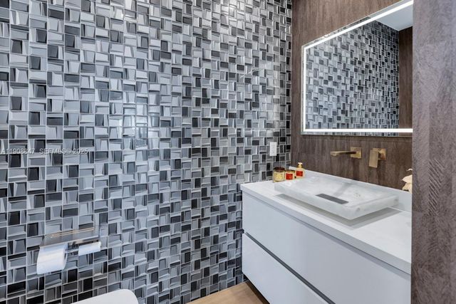 1180 N Federal Hwy 1602, Fort Lauderdale, FL 33304