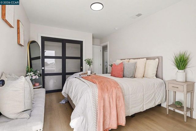 2718 Oliver Ave, Oakland, CA 94605