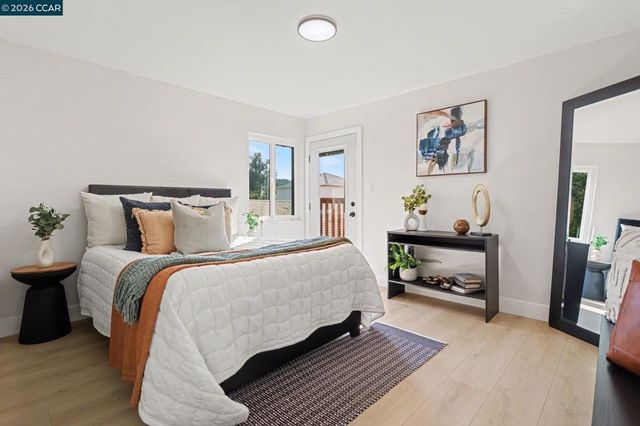 2718 Oliver Ave, Oakland, CA 94605