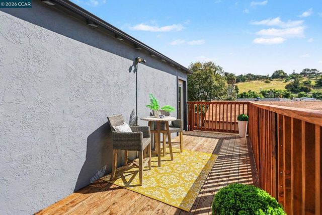 2718 Oliver Ave, Oakland, CA 94605