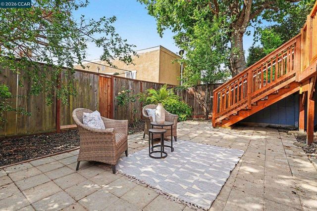 2718 Oliver Ave, Oakland, CA 94605