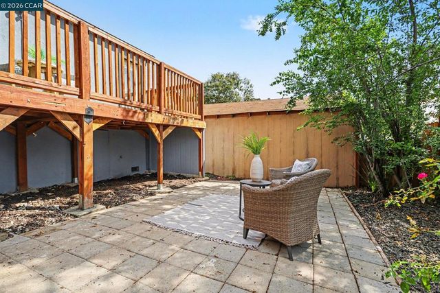 2718 Oliver Ave, Oakland, CA 94605