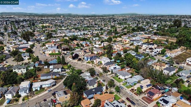 2718 Oliver Ave, Oakland, CA 94605