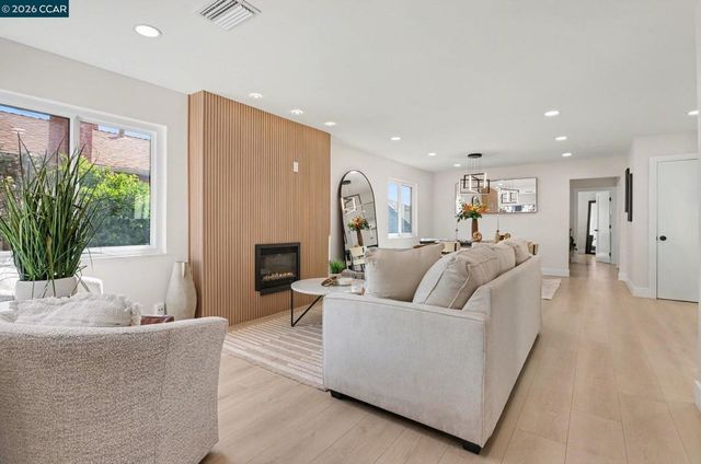 2718 Oliver Ave, Oakland, CA 94605