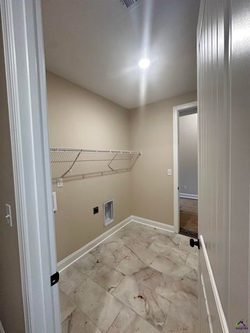 2 Pleasant Oaks Drive, Perry, GA 31069