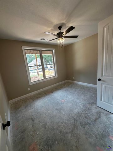 2 Pleasant Oaks Drive, Perry, GA 31069