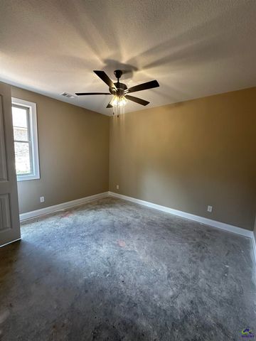2 Pleasant Oaks Drive, Perry, GA 31069