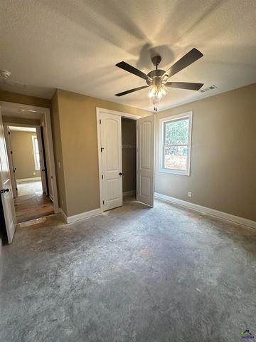 2 Pleasant Oaks Drive, Perry, GA 31069