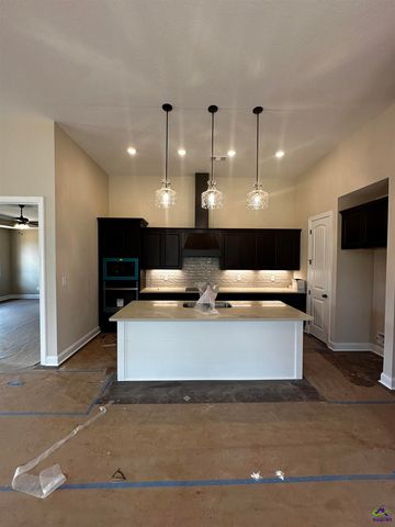 2 Pleasant Oaks Drive, Perry, GA 31069