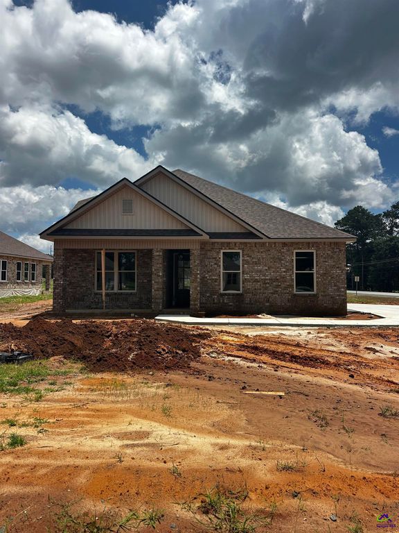 2 Pleasant Oaks Drive, Perry, GA 31069