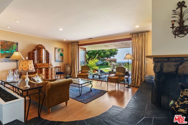 1166 LAS PULGAS Place, Pacific Palisades (los Angeles), CA 90272