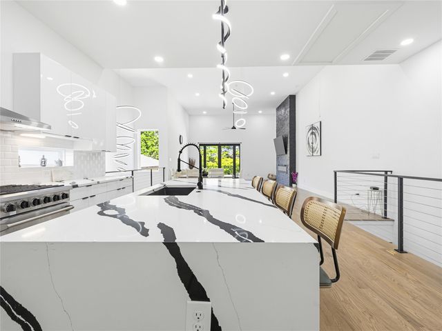 1521 N Haskell Avenue, Dallas, TX 75204