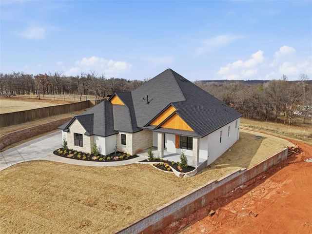 3124 Road Runner Court, Guthrie, OK 73044