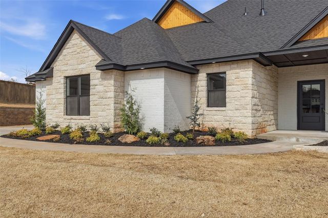 3124 Road Runner Court, Guthrie, OK 73044