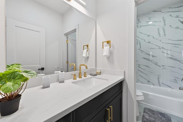 975 Highland Light Lane, Houston, TX 77091