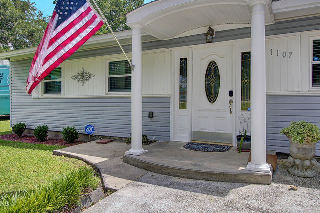 1107 Hawthorne Road, Hanahan, SC 29410