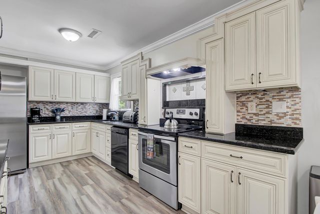 1107 Hawthorne Road, Hanahan, SC 29410