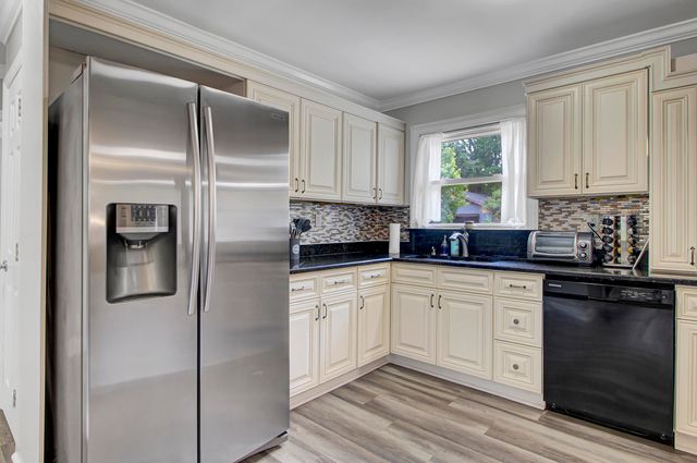 1107 Hawthorne Road, Hanahan, SC 29410