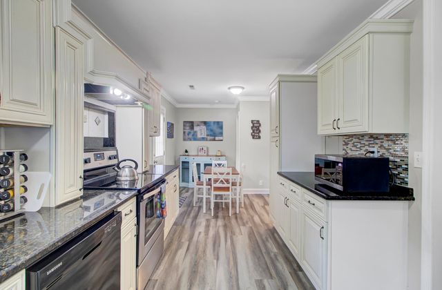 1107 Hawthorne Road, Hanahan, SC 29410