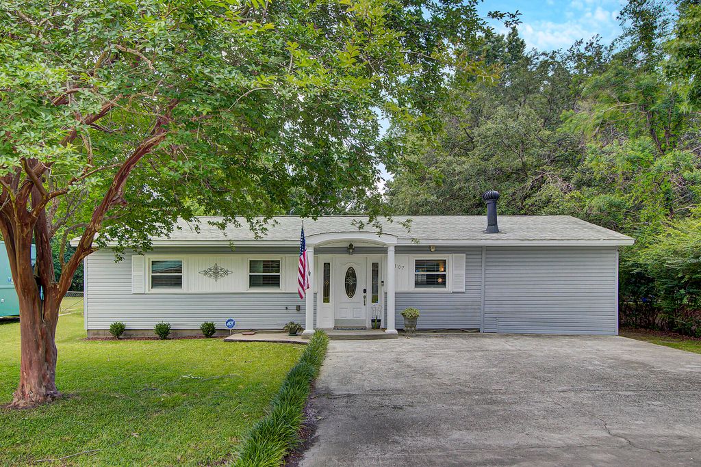 1107 Hawthorne Road, Hanahan, SC 29410