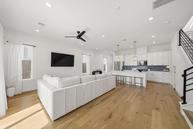 2211 Mansfield Street, Houston, TX 77091