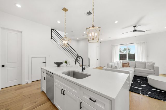 2211 Mansfield Street, Houston, TX 77091