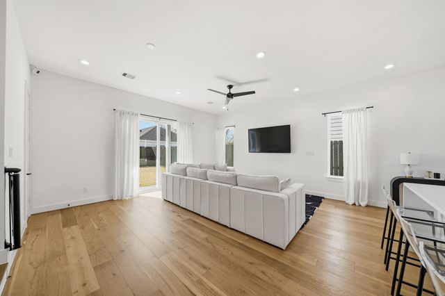 2211 Mansfield Street, Houston, TX 77091