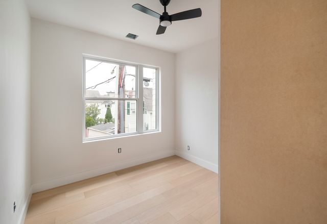60 Franklin St 2, Somerville, MA 02145
