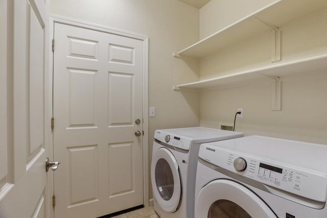 2042 Spring Blossom Ln, Turlock, CA 95382