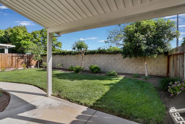 2042 Spring Blossom Ln, Turlock, CA 95382