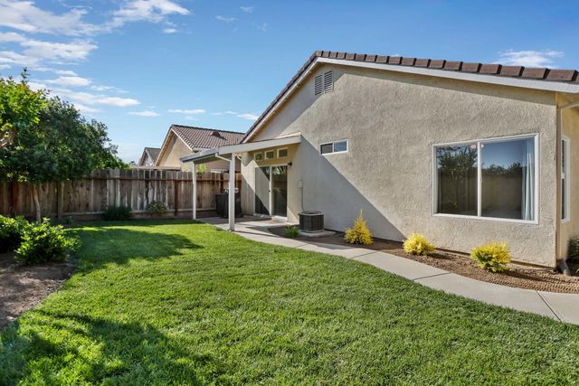 2042 Spring Blossom Ln, Turlock, CA 95382